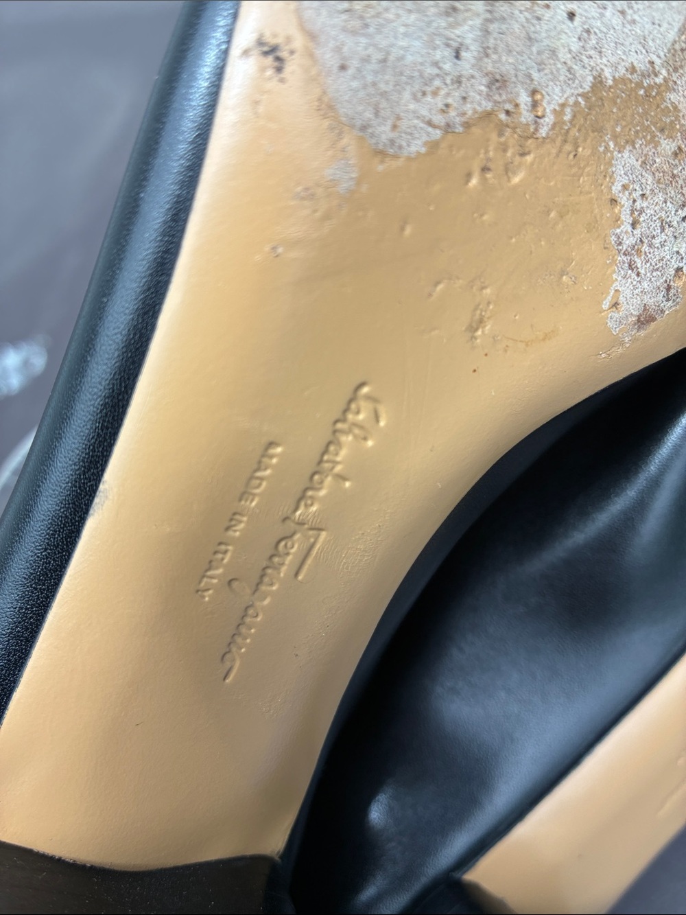 Salvatore Ferragamo Black Vara Bow Leather Flats with Gold Accent - Picture 7 of 8